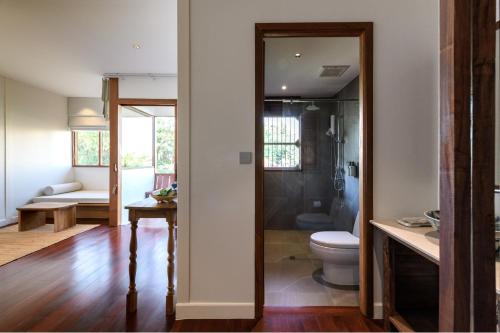 Baan Manee BKK Room Type - Double Room with Balcony