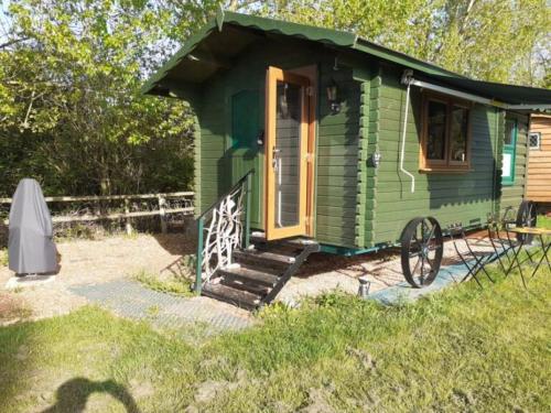Glamping Malvern shepherd hut in Newland