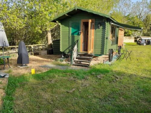 Glamping Malvern shepherd hut in Newland