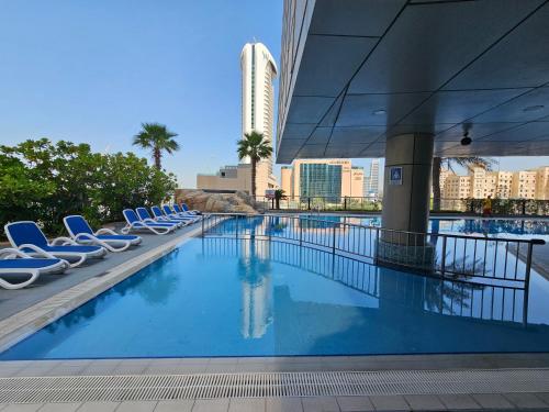 New Renovated Stylish 1 Br Dubai View 73 Floor, Dubai (foto 4)