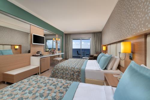 Royal Garden Beach Hotel - image 40