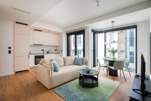 Towarowa Towers Premium Apartment by BookingHost, Varsavia