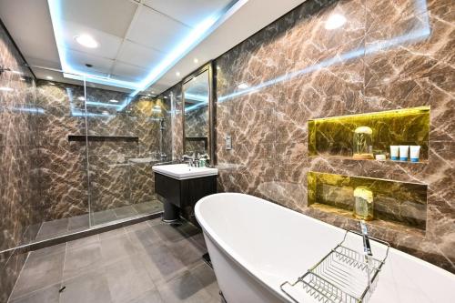The Lofts East Unique 1BR Boulevard Views close to Dubai Mall, Dubaj (fotografie 3)