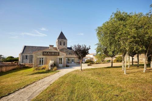 Petite maison avec mezzanine in La Chaize-Giraud