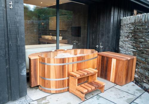 Hot tub, Storrs Hall Hotel on the shore of Lake Windermere in Storrs