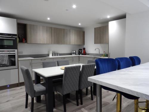 Montgomery LOVELY 3 BEDROOM APARTMENT WITH PRIVATE GARDEN IN EDINBURGH CITY CENTRE, Edinburgh (photo 4)