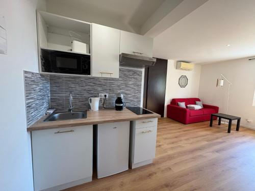 STUDIO CASSIN - next to tramway line 2 near airport 3