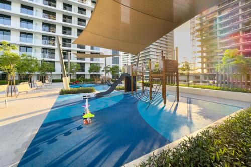 Partial Marina and City Views 1BR, Close to JBR Beach, Palace Beach Residence Tower 2,Emaar Beachfront ,Dubai Marina by Deluxe Holiday Homes, Дубай (фото 4)