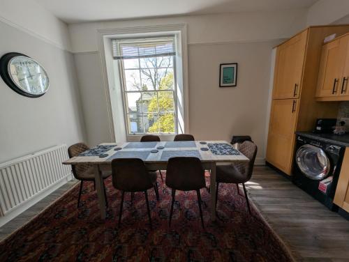 Two apartments for larger group in 皮克林