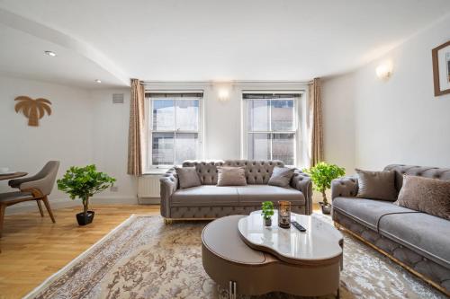 Stylish 1-Bedroom Apartment in the Heart of Soho! No Lift 9WD - image 12