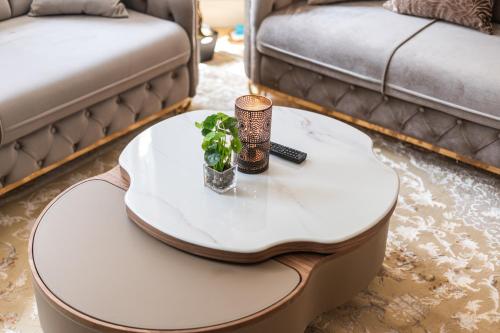 Stylish 1-Bedroom Apartment in the Heart of Soho! No Lift 9WD - image 14