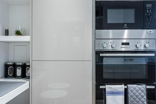 Chiswick Park 3 bed 2 bath Chiswick West London - image 7