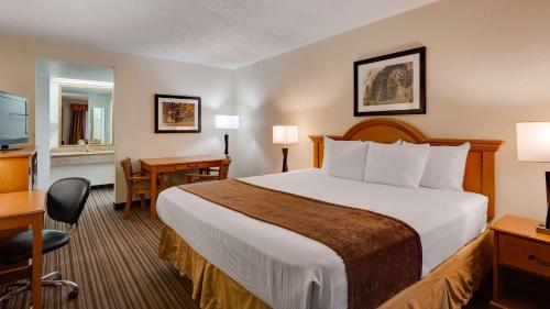 Best Western War Bonnet Inn - image 14