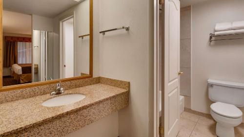 Best Western War Bonnet Inn - image 12