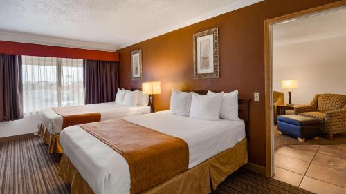 Queen Suite with Two Queen Beds and Sofa Bed - Non-Smoking