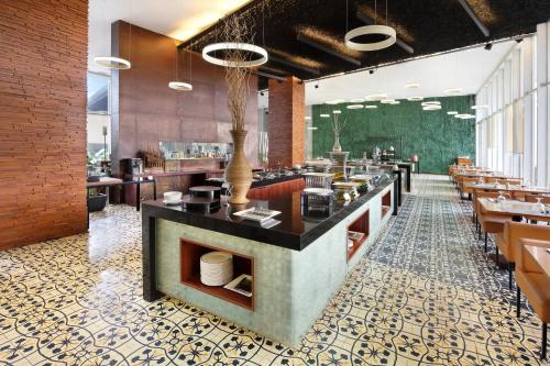 Restaurant, Novotel Bandung Hotel in Cihampelas