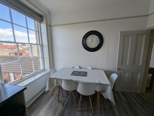 Two apartments for larger group in 皮克林