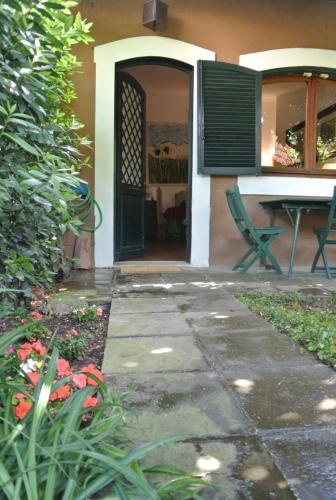 The Palatine Garden Apartment - image 4