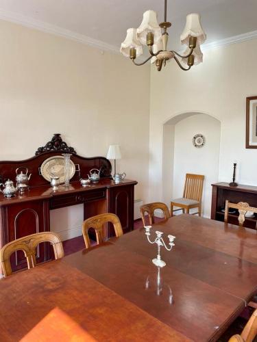 Kilmartin House - Georgian House on Private Estate and Farm in Woodstock Demesne