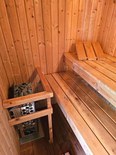 Gyógyfürdő, Luxury Self Catering with Cosy Cabin & Sauna in Colchester in Lexden