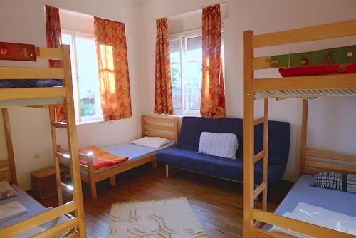 Tirana Backpacker Hostel - image 14