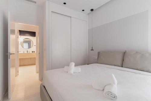 Modern and Bright-1Bedroom 1Bath-Av. de América Room Type - One-Bedroom Apartment 13