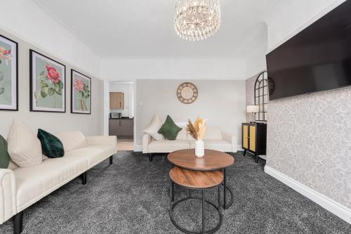 Free Parking Stunning 3Bedroom Home In Wigan in Wigan