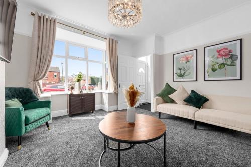 Free Parking Stunning 3Bedroom Home In Wigan in Wigan