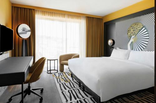 Comfort King Room room in Renaissance Zurich Tower Hotel