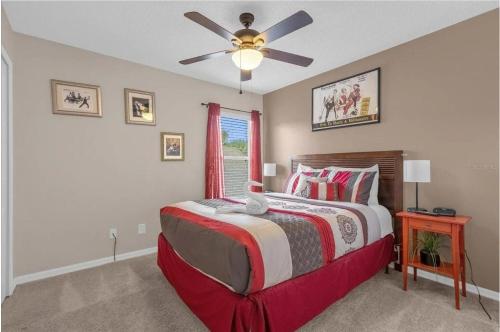 Seven-Bedroom House image 10
