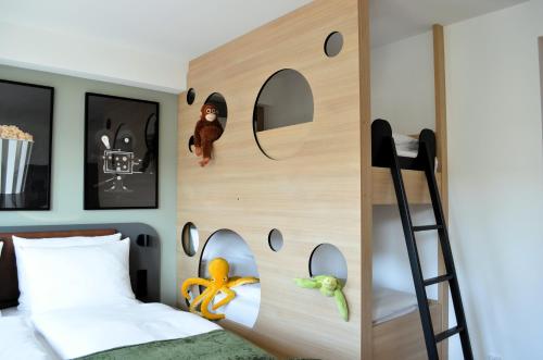 room detail thumbnail 1