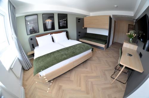 room detail thumbnail 0