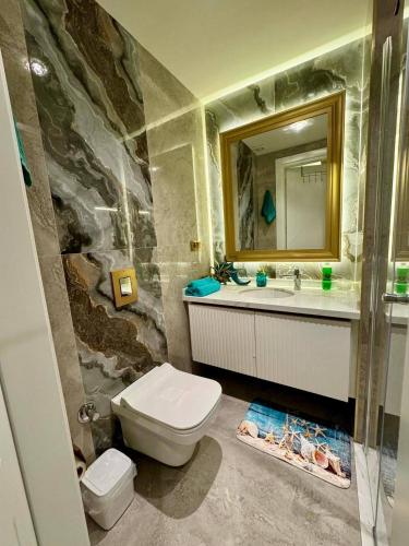 Stunning Luxury Alanya Apartment with Pool and Security - 화장실