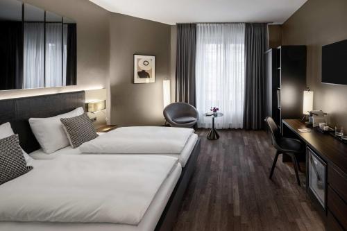 Roomy image 10