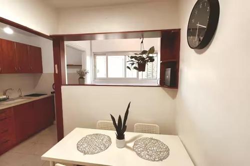 Уютная и светлая квартира с балконом рядом с ТЦ STAR in Nahariya