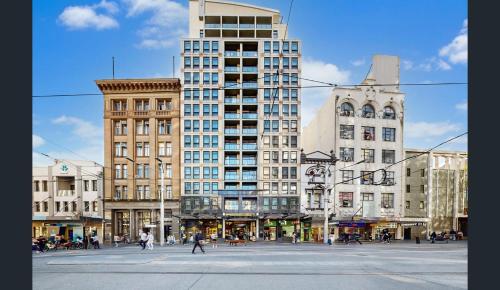 KozyGuru | Sydney CBD | Awesome City Abode - image 9