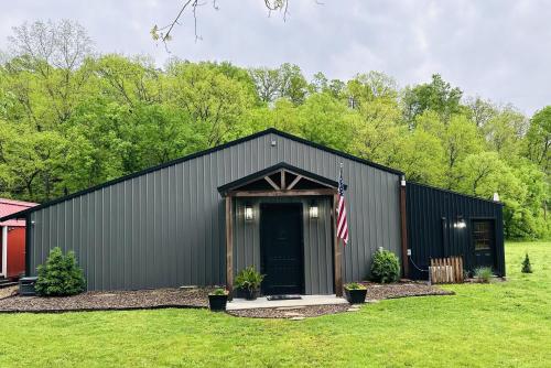 Legacy Barn on Sugar Creek – khách sạn tại Lomar
