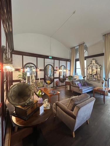 ล็อบบี้, โรงแรมอัม ชูเบอร์ทริง (Hotel Am Schubertring) near บูร์กการ์เทน พาร์ค