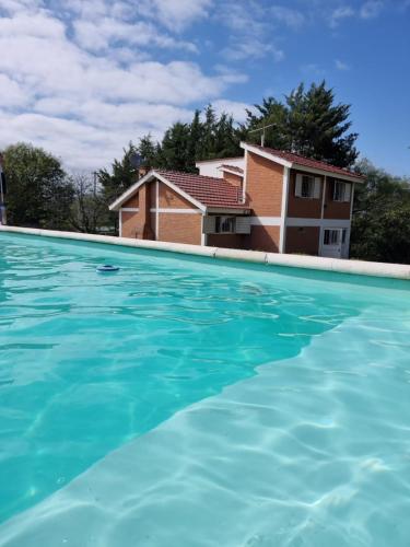casa de campo a metros del lago