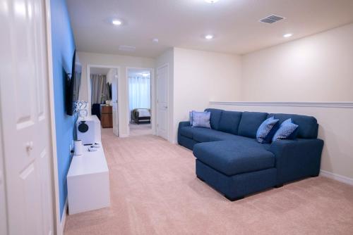New Home w Heated Pool & BBQ Grill - image 4