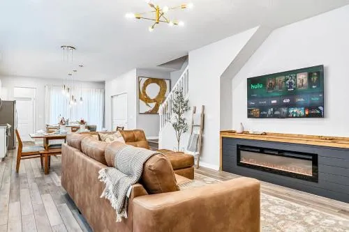 Unwind in Your 5-Bedroom Oasis photo 2