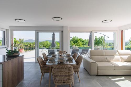 Iekārtas, Villa Rosemary HerMes arT with private pool in Tomaj