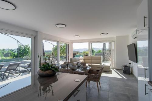 Villa Rosemary HerMes arT with private pool in Tomaj