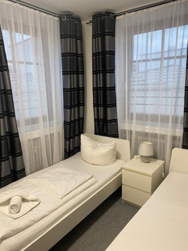 GoldStar Apartment-ganze Ferienwohnung Hannover-Sarstedt in ซาร์สเตดท์