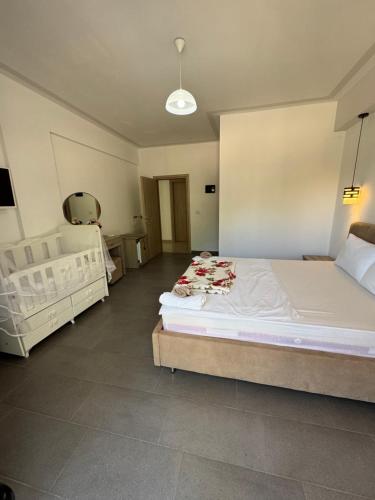 Double Room with Balcony image 1