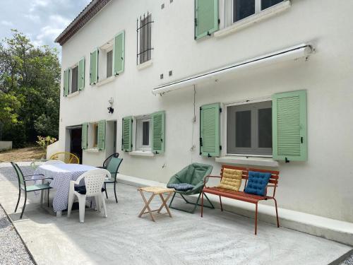Yaor Shiatsu Yoga - Maison avec 2 appartements, jacuzzi et accès privé à la rivière (Yaor Shiatsu Yoga - Maison avec 2 appartements, jacuzzi et acces prive a la riviere) in Ladern-sur-Lauquet