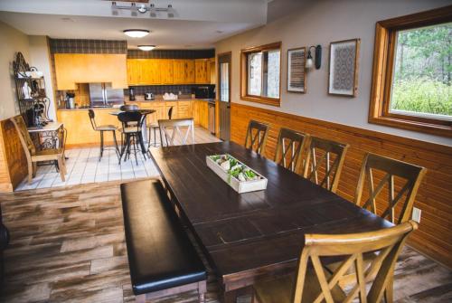 Fireside Lodge - by The Chalets in Blackjack
