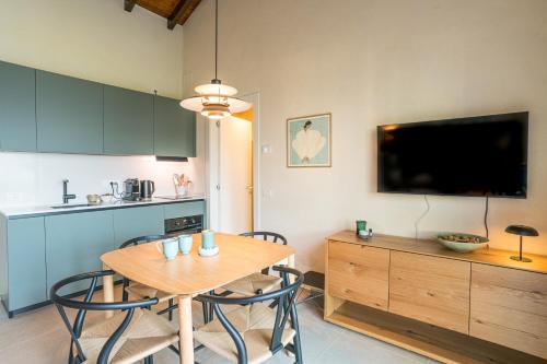 GuestHost - Two-room apt in Villa with pool!, Como (zdjęcie 9)