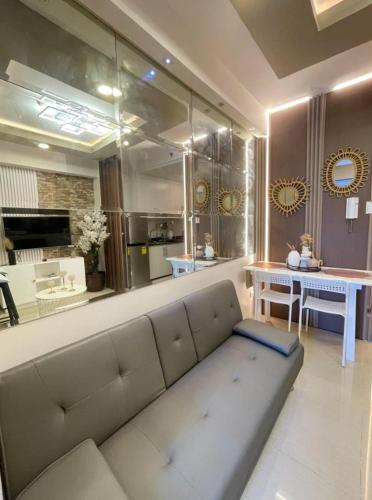Loft and Luxe 1BR Condo in Clark