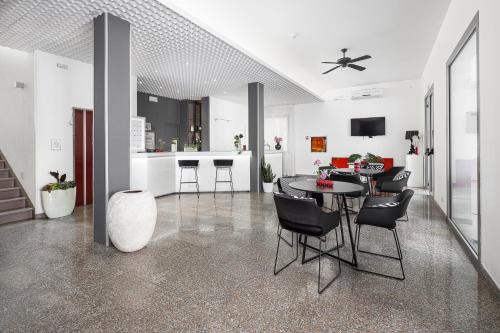 BI Hotel 1